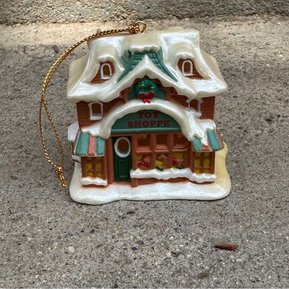 Avon VTG Toy Shoppe Light Cover Ornament 1987